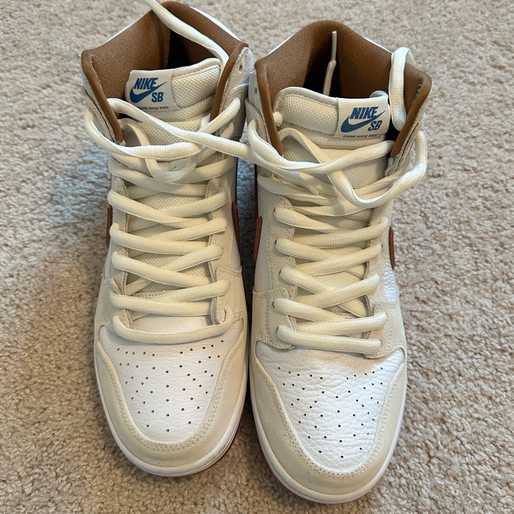 Nike SB High-Tops in White and Tan